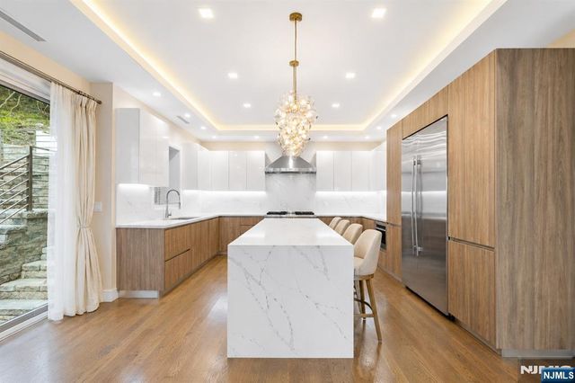 506 Undercliff Avenue, Edgewater, NJ 07020