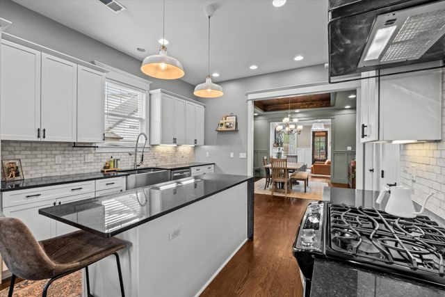 1030 Burchwood Ave, Nashville, TN 37216