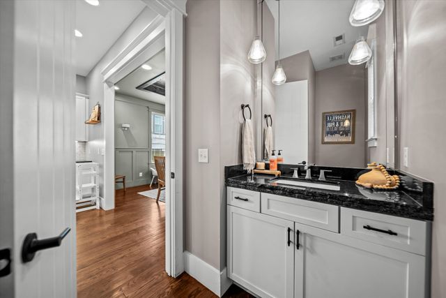 1030 Burchwood Ave, Nashville, TN 37216