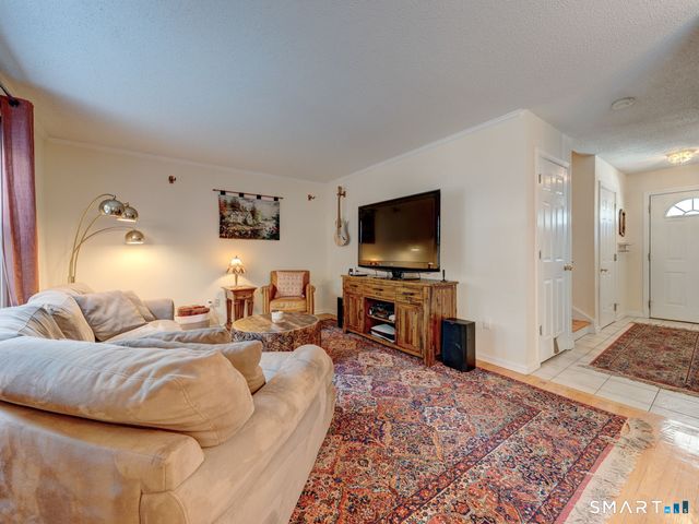 962 South Main Street APT 17, Southington, CT 06479