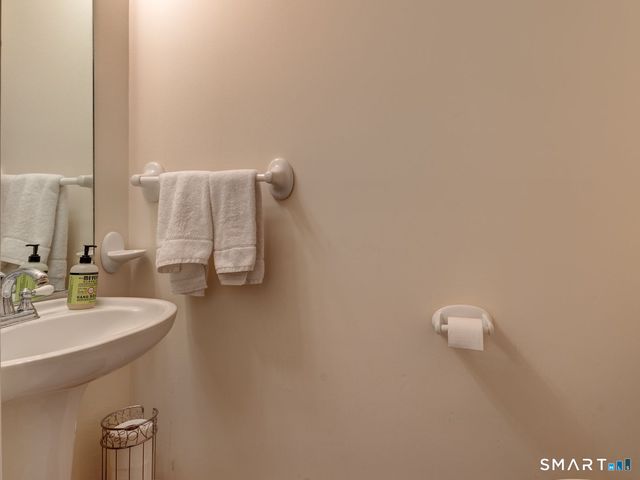 962 South Main Street APT 17, Southington, CT 06479