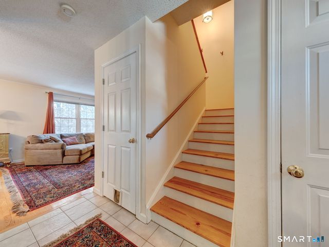 962 South Main Street APT 17, Southington, CT 06479