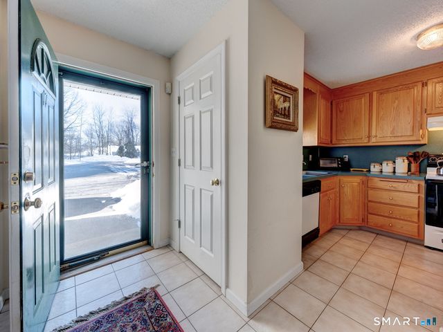 962 South Main Street APT 17, Southington, CT 06479