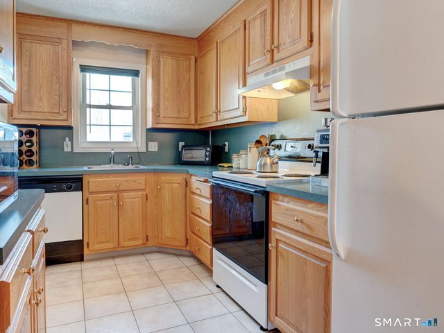 962 South Main Street APT 17, Southington, CT 06479