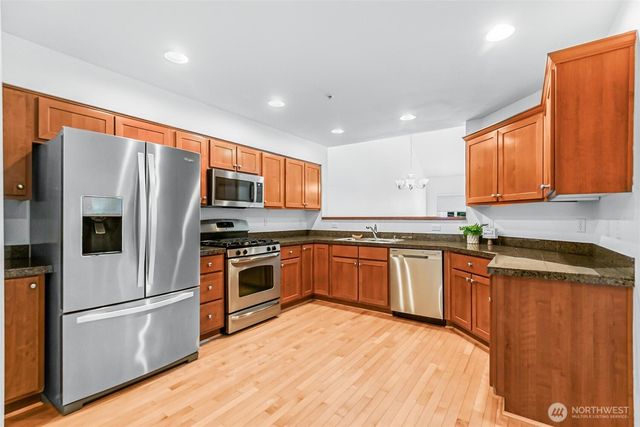 904 72nd St SE, Auburn, WA 98092