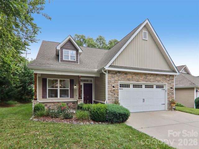 11 Eagle Pointe Way, Flat Rock, NC 28731