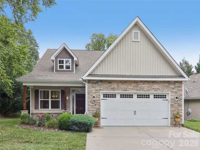 11 Eagle Pointe Way, Flat Rock, NC 28731