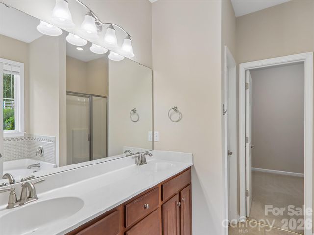 11 Eagle Pointe Way, Flat Rock, NC 28731
