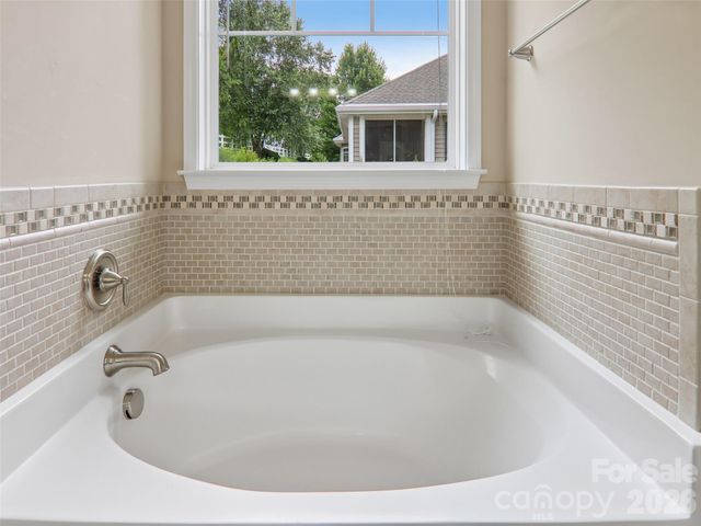 11 Eagle Pointe Way, Flat Rock, NC 28731