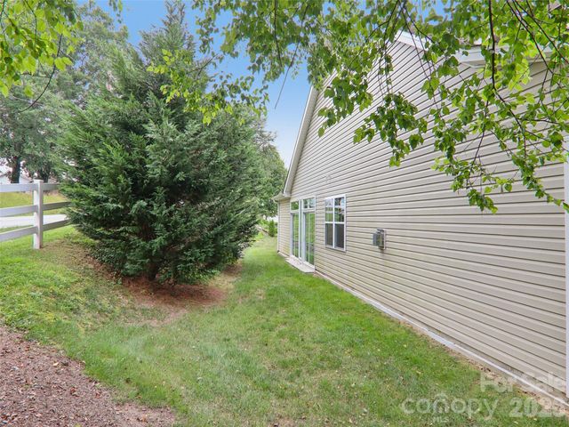 11 Eagle Pointe Way, Flat Rock, NC 28731