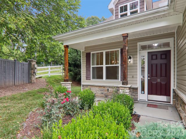 11 Eagle Pointe Way, Flat Rock, NC 28731