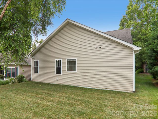 11 Eagle Pointe Way, Flat Rock, NC 28731