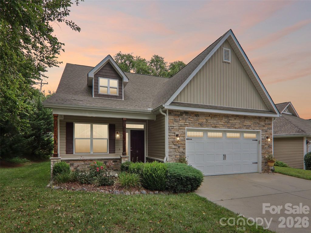 11 Eagle Pointe Way, Flat Rock, NC 28731