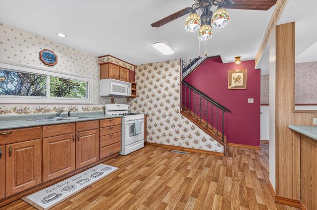 9517 Farmer Drive, Highland, IN 46322