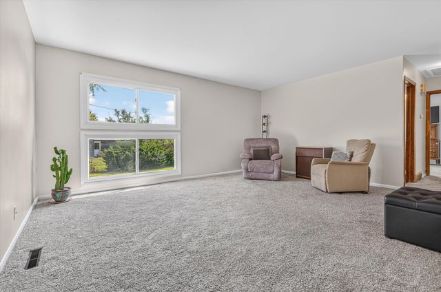 9517 Farmer Drive, Highland, IN 46322