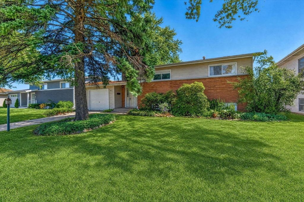 9517 Farmer Drive, Highland, IN 46322