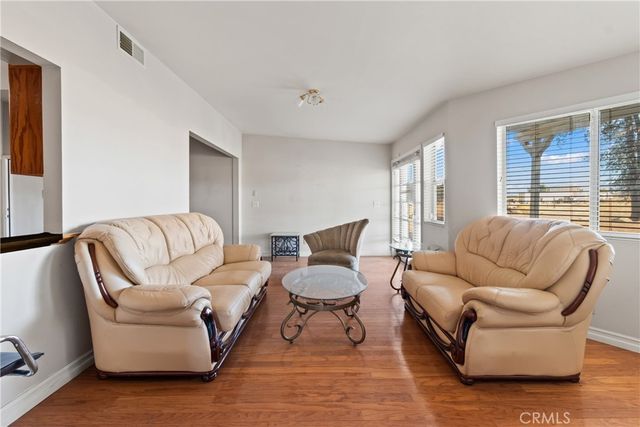 2110 W Avenue M8, Palmdale, CA 93551