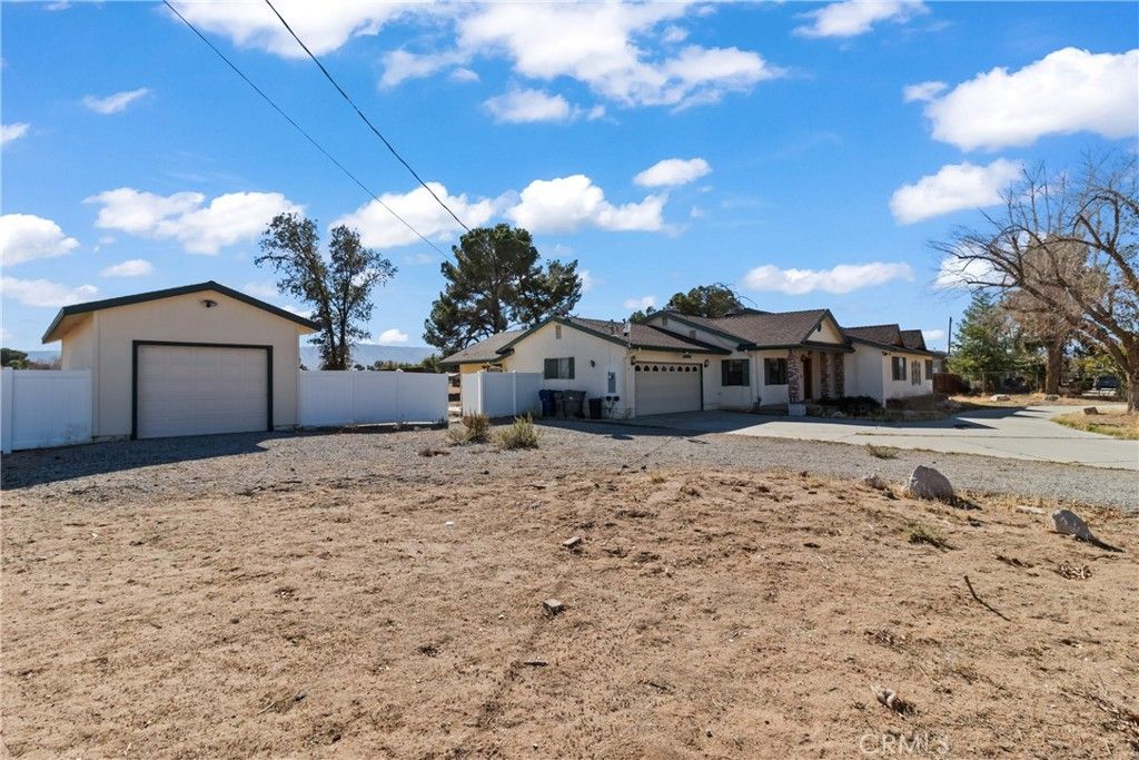2110 W Avenue M8, Palmdale, CA 93551