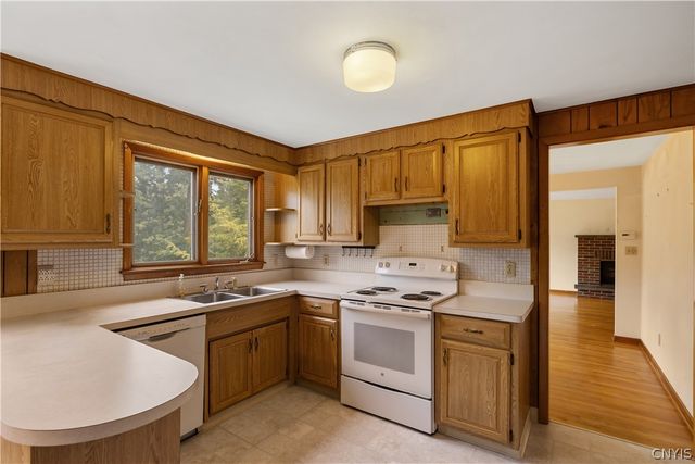 125 Northwood Way, Camillus, NY 13031