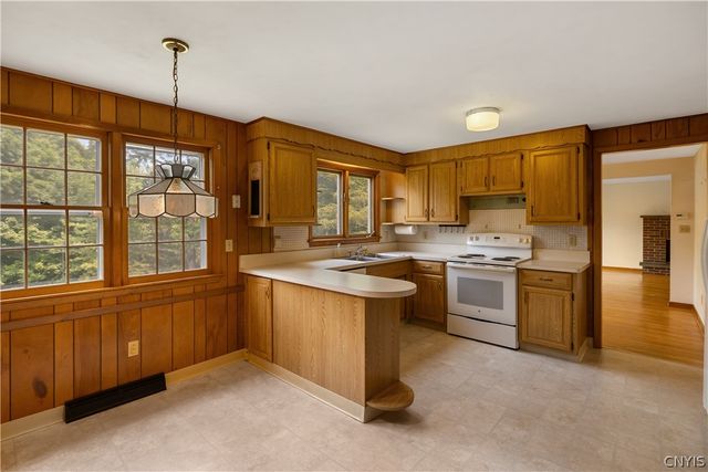 125 Northwood Way, Camillus, NY 13031