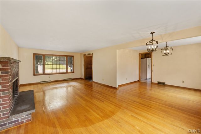 125 Northwood Way, Camillus, NY 13031