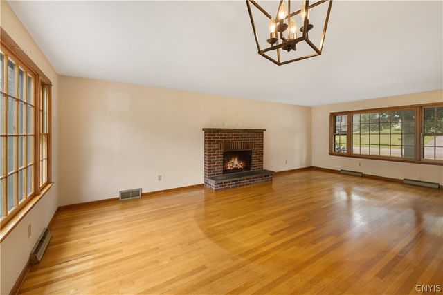 125 Northwood Way, Camillus, NY 13031