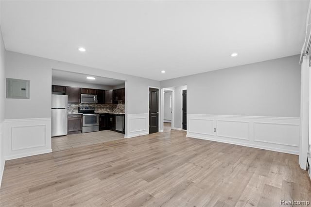 4127 Kent Rd, Royal Oak, MI 48073