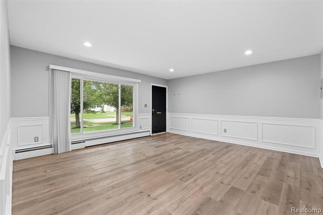 4127 Kent Rd, Royal Oak, MI 48073