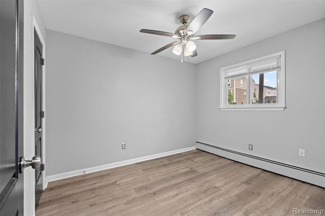 4127 Kent Rd, Royal Oak, MI 48073