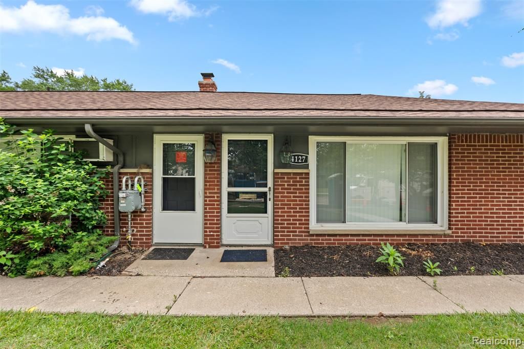 4127 Kent Rd, Royal Oak, MI 48073