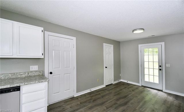 5832 Sir Knight Circle, Clemmons, NC 27012