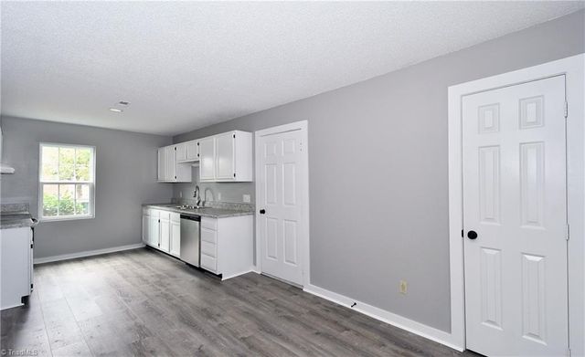 5832 Sir Knight Circle, Clemmons, NC 27012