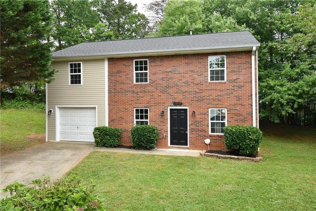 5832 Sir Knight Circle, Clemmons, NC 27012