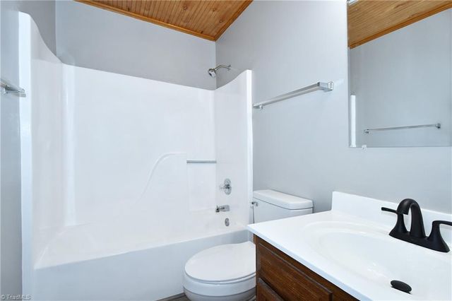 5832 Sir Knight Circle, Clemmons, NC 27012