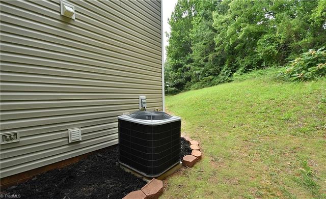 5832 Sir Knight Circle, Clemmons, NC 27012