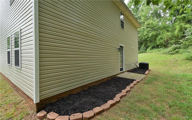 5832 Sir Knight Circle, Clemmons, NC 27012