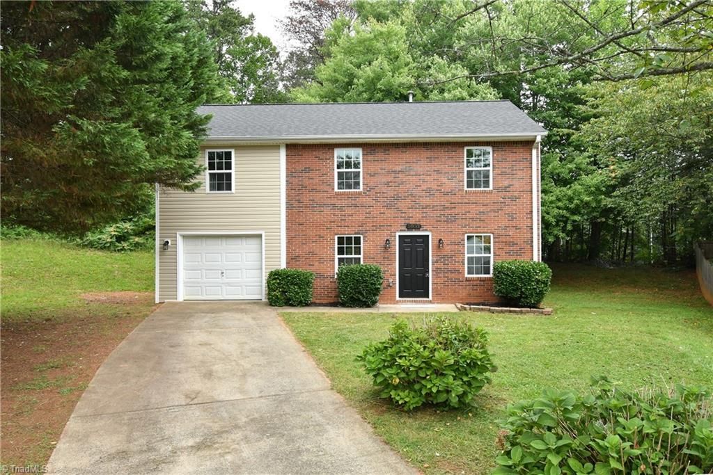 5832 Sir Knight Circle, Clemmons, NC 27012