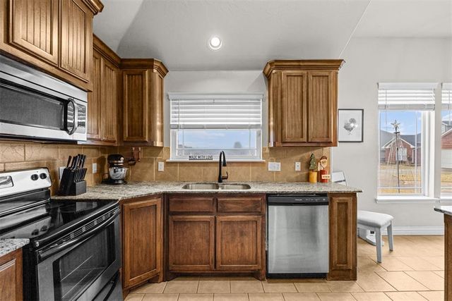 3801 Tori Place, Yukon, OK 73099