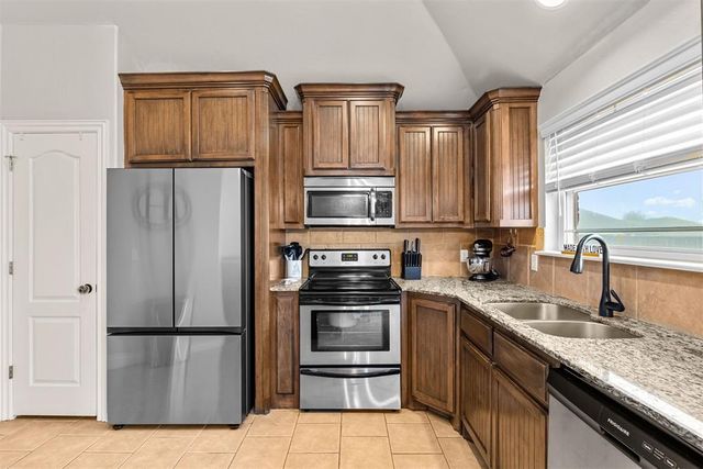 3801 Tori Place, Yukon, OK 73099