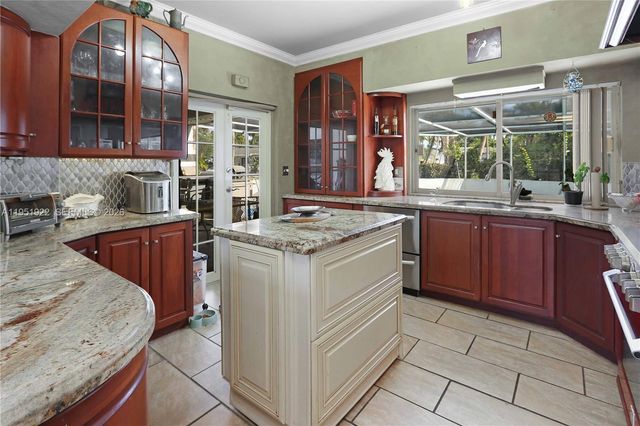 910 N 14th Court, Hollywood, FL 33020
