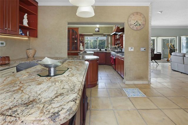 910 N 14th Court, Hollywood, FL 33020
