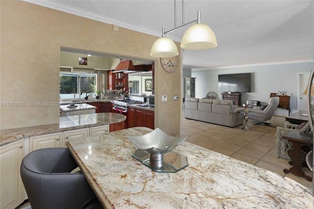 910 N 14th Court, Hollywood, FL 33020