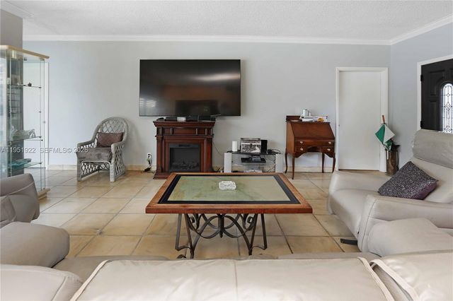 910 N 14th Court, Hollywood, FL 33020