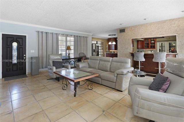 910 N 14th Court, Hollywood, FL 33020