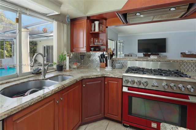 910 N 14th Court, Hollywood, FL 33020