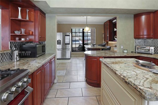910 N 14th Court, Hollywood, FL 33020
