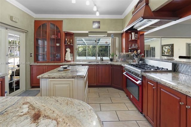 910 N 14th Court, Hollywood, FL 33020