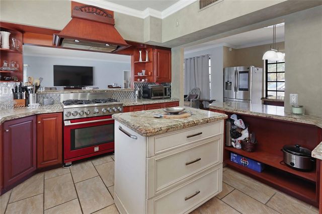 910 N 14th Court, Hollywood, FL 33020