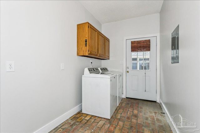 1515 Oak Shore Dr, Gulf Breeze, FL 32563