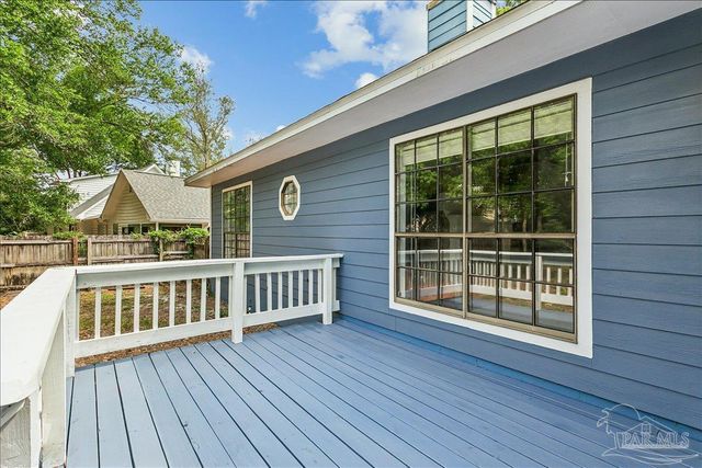 1515 Oak Shore Dr, Gulf Breeze, FL 32563